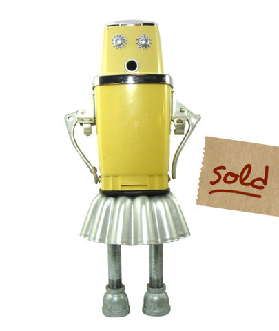 http://reho.st/preview/static0.shopify.com/s/files/1/0015/3492/products/MadgeMain_Sold_large.jpg
