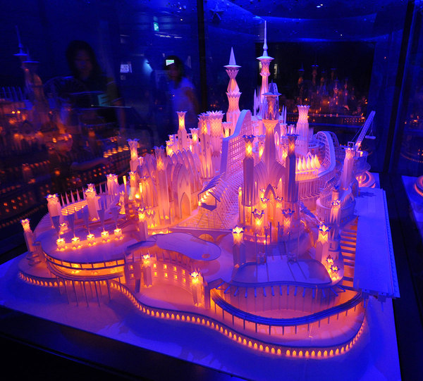 http://reho.st/preview/tokyobling.files.wordpress.com/2009/06/paper_craft_castle_1.jpg