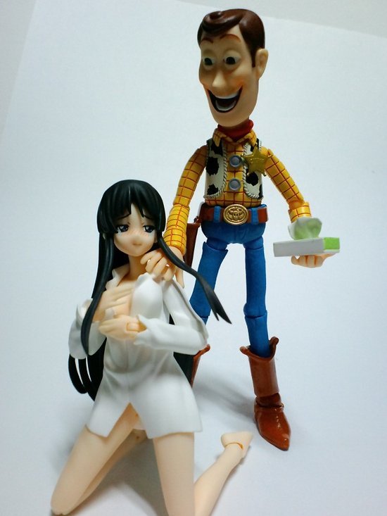 http://reho.st/preview/tomopop.com/ul/13862-what-toys-are-up-to-woody-gets-wood/00491280830746805-550x.jpg