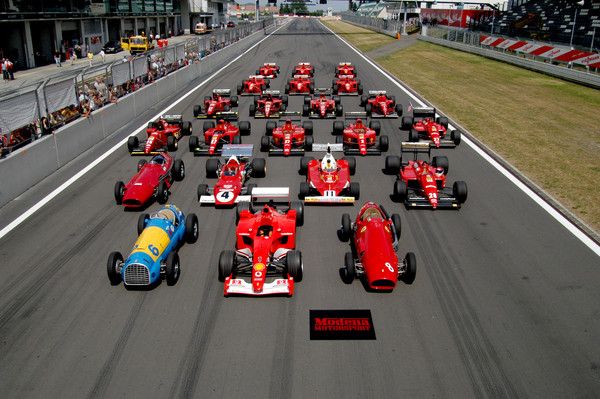 http://reho.st/preview/upload.wikimedia.org/wikipedia/commons/f/f0/Ferrari_Formula_1_lineup_at_the_N%C3%BCrburgring.jpg