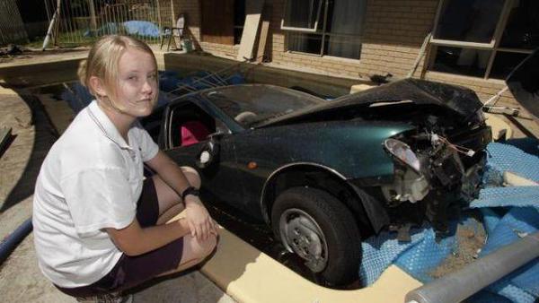 http://reho.st/preview/visboo.com/img/photos/women_and_cars_640_05.jpg
