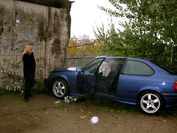 http://reho.st/preview/visboo.com/img/photos/women_and_cars_640_07.jpg