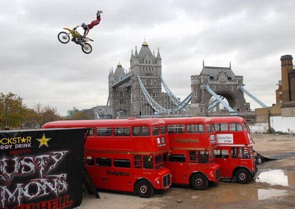 http://reho.st/preview/warnet.ws/img5/52/moto/5.jpg