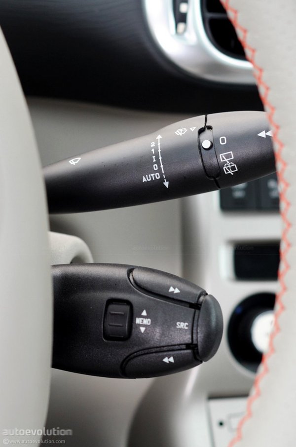 http://reho.st/preview/www.autoevolution.com/images/testdrive/gallery/medium/citroen-c3-picasso-16-vti-2010-medium-385_10.jpg