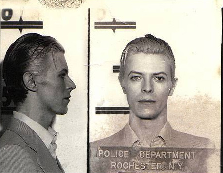 http://reho.st/preview/www.brain-magazine.com/images/stories/PAGE_PUTE_2/MugShot/mugshot-bowie2.jpg