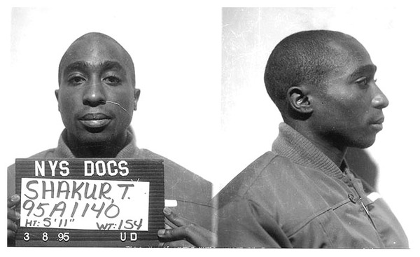 http://reho.st/preview/www.brain-magazine.com/images/stories/PAGE_PUTE_2/MugShot/tupac-shakur-mug-shot.jpg