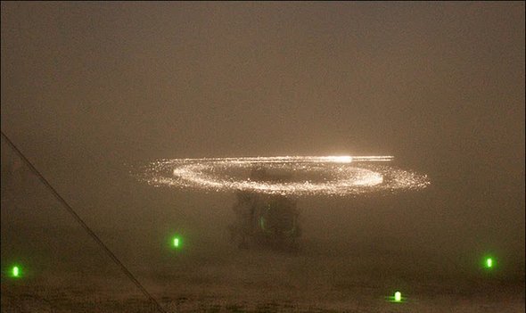 http://reho.st/preview/www.chilloutpoint.com/images/2010/07/helicopter-static-electricity-phonomenon/helicopter-static-electricity-phonomenon-14.jpg