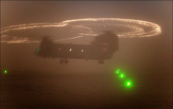 http://reho.st/preview/www.chilloutpoint.com/images/2010/07/helicopter-static-electricity-phonomenon/helicopter-static-electricity-phonomenon-22.jpg