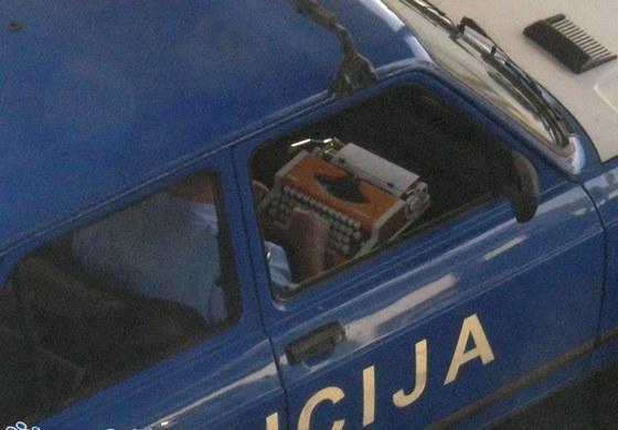 http://reho.st/preview/www.dont-panic.co.uk/img/life/there-is-no-police-like-serbian-one/there-is-no-police-like-serbian-one04.jpg