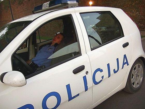 http://reho.st/preview/www.dont-panic.co.uk/img/life/there-is-no-police-like-serbian-one/there-is-no-police-like-serbian-one11.jpg