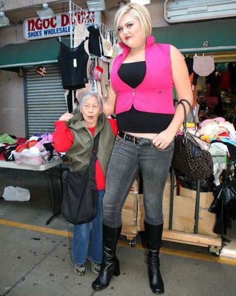 http://reho.st/preview/www.impactlab.net/wp-content/uploads/2010/10/Big-Girl-Little-Girl-074.jpg