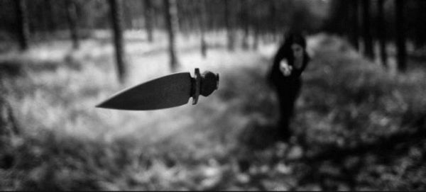 http://reho.st/preview/www.impactlab.net/wp-content/uploads/2010/10/Flying-Knife-577.jpg