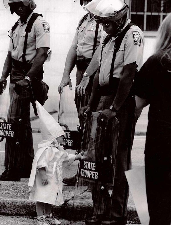 http://reho.st/preview/www.impactlab.net/wp-content/uploads/2010/11/Junior-Klan-114.jpg