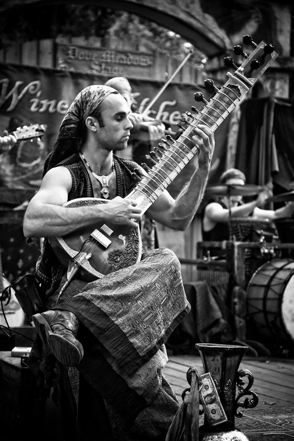 http://reho.st/preview/www.impactlab.net/wp-content/uploads/2010/11/Mega-Guitar-460.jpg