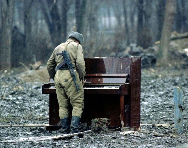 http://reho.st/preview/www.impactlab.net/wp-content/uploads/2010/11/Spoils-of-War-562.jpg