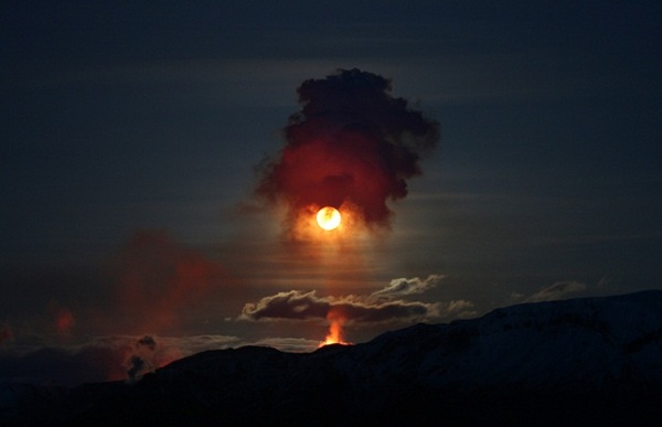 http://reho.st/preview/www.impactlab.net/wp-content/uploads/2010/11/Volcano-783.jpg