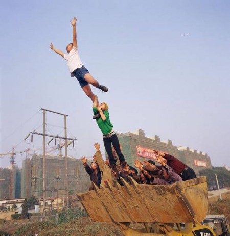 http://reho.st/preview/www.impactlab.net/wp-content/uploads/2010/12/Flying-People-487.jpg