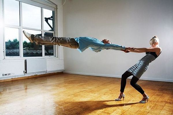 http://reho.st/preview/www.impactlab.net/wp-content/uploads/2010/12/flying_people-004.jpg