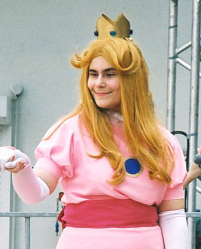 http://reho.st/preview/www.theworst.ca/images/cosplay/justwrong.jpg