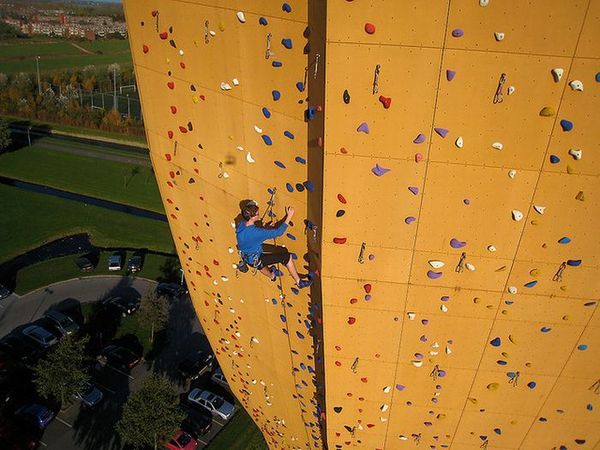 http://reho.st/preview/www.tuxboard.com/photos/2010/10/mur-escalade-Pays-Bas.jpg