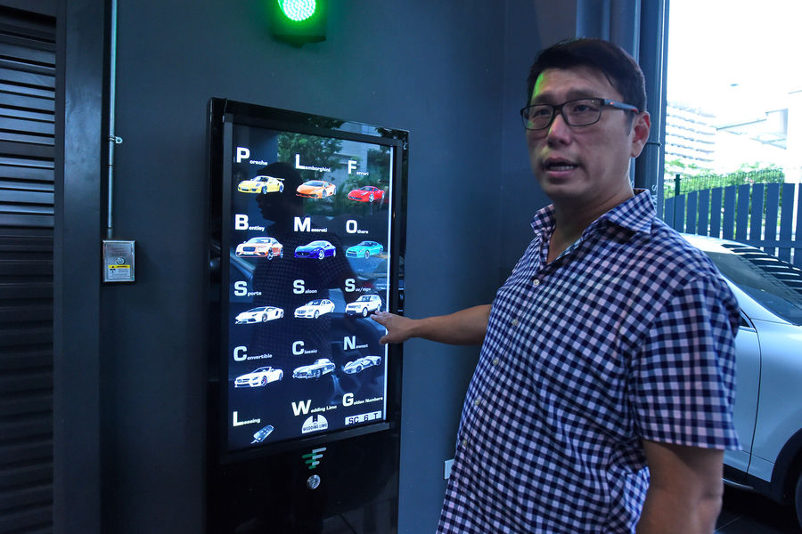 http://reho.st/resize-parismatch.ladmedia.fr/r/901,,forcex/img/var/news/storage/images/paris-match/actu/insolite/a-singapour-un-distributeur-automatique-de-voitures-de-luxe-1261292/000-ol08c/21151853-1-fre-FR/000-OL08C.jpg