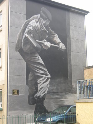 http://reho.st/th88.deviantart.com/fs20/300W/i/2007/261/c/b/Ireland_session___Londonderry3_by_feever.jpg