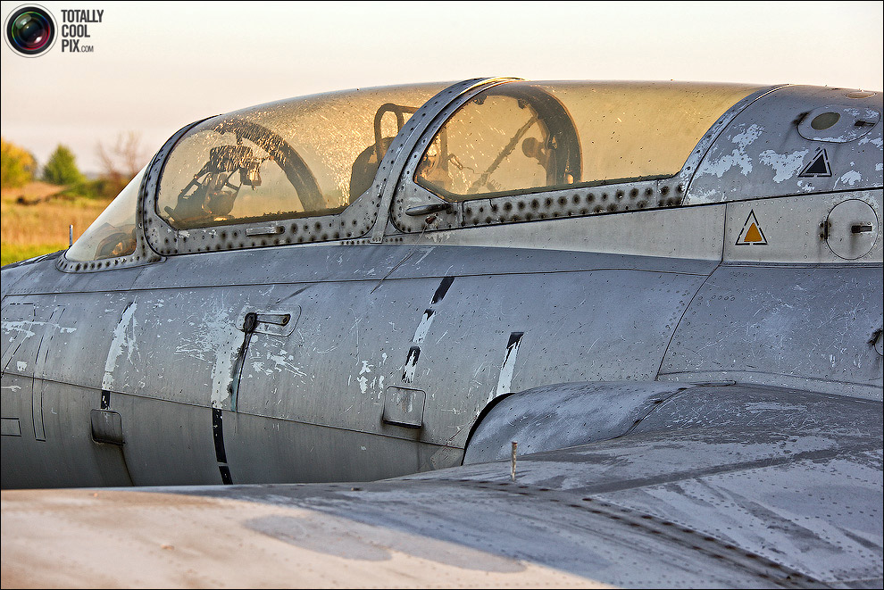 http://reho.st/totallycoolpix.com/wp-content/uploads/2010/04102010_soviet_aerodrome/sovietaerodrome_06.jpg
