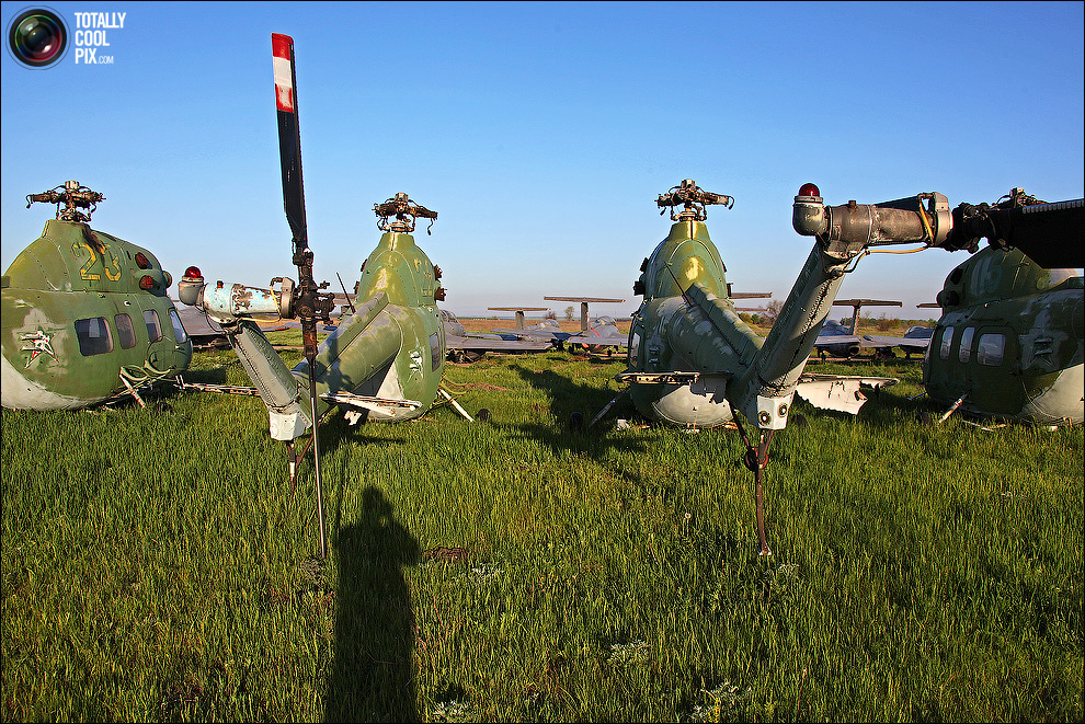 http://reho.st/totallycoolpix.com/wp-content/uploads/2010/04102010_soviet_aerodrome/sovietaerodrome_12.jpg