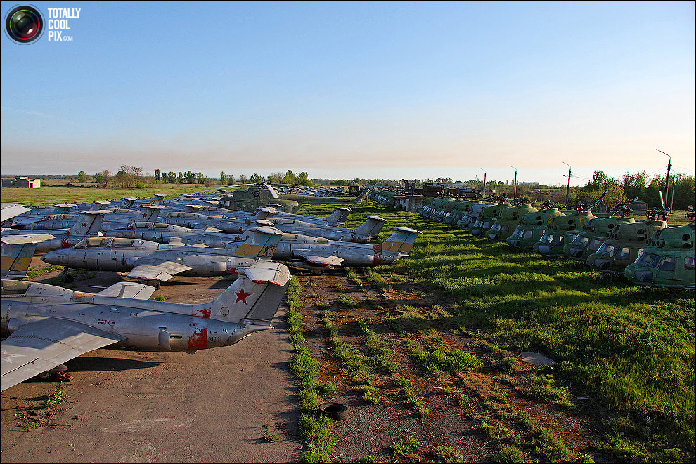http://reho.st/totallycoolpix.com/wp-content/uploads/2010/04102010_soviet_aerodrome/sovietaerodrome_20.jpg