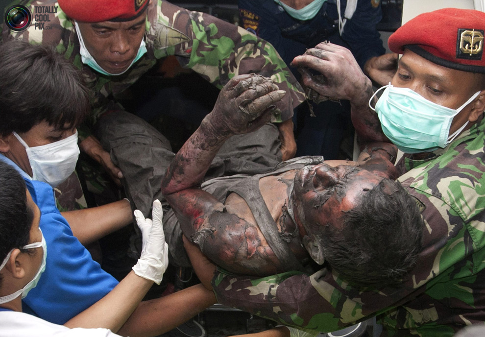 http://reho.st/totallycoolpix.com/wp-content/uploads/2010/05112010_mount_merapi/merapi_19.jpg