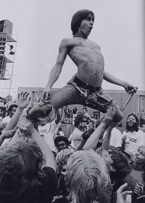 http://reho.st/userserve-ak.last.fm/serve/500/41101673/Iggy+Pop+Iggy.jpg