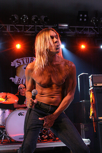http://reho.st/userserve-ak.last.fm/serve/_/8266237/Iggy+Pop+425035108_55dbfd732d.jpg