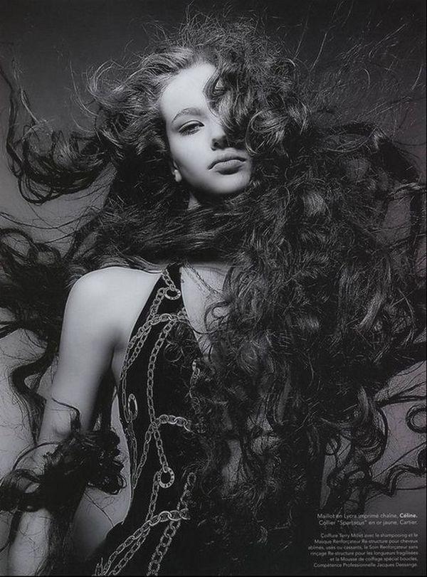 http://reho.st/visboo.com/img/photos/the-girl-with-incredible-hair07.jpg