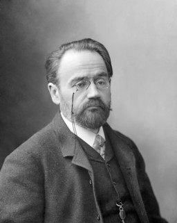 http://reho.st/www.dreyfus.culture.fr/upload/m_file/256_1161_image_ap_zola_na237-01376-2.jpg