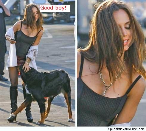 http://reho.st/www.fohguild.org/forums/attachments/screenshots/113455d1245421508-funny-strange-random-pics-0618_eliza_dusku_spl107547_001_splash_exc.jpg