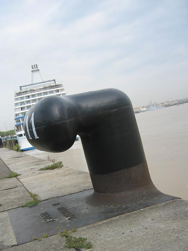 http://reho.st/www.freemages.fr/album/bordeaux/quais_bitte.jpg
