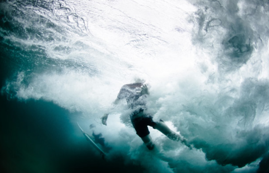 http://reho.st/www.fubiz.net/wp-content/uploads/2010/06/underwaterphoto8-550x354.png