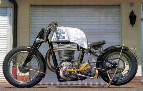 http://reho.st/www.izipik.com/images/20081116/jqfhm3ixxf9vko3y7y-Moto_Monocylindre_NSU_2000_Bison_st1pz.jpg