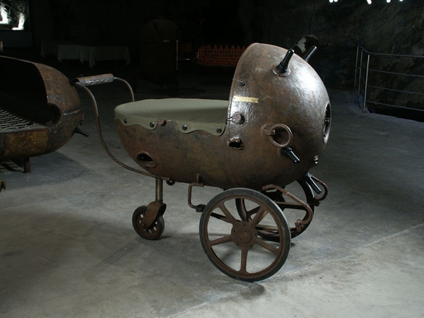 http://reho.st/www.ljplus.ru/img4/l/i/libertine_69/baby-carriage-made-of-naval-mine_52.jpg
