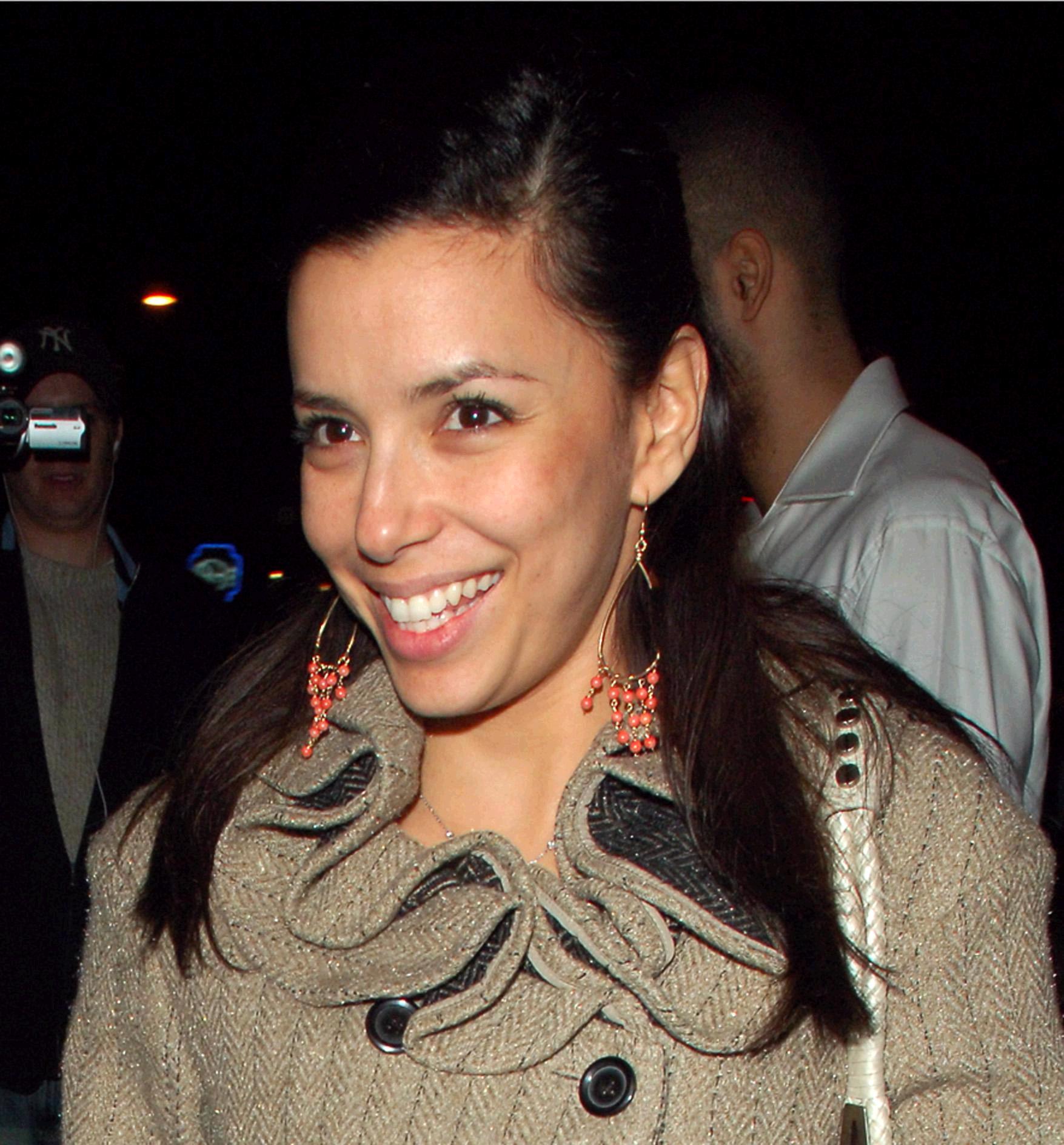 http://reho.st/www.nicobuzz.com/wp-content/evalongoria.jpg