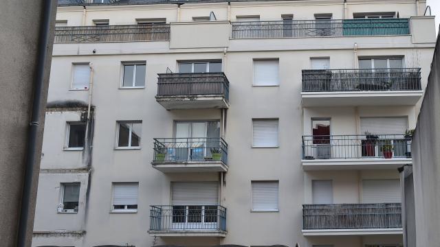 http://reho.st/www.ouest-france.fr/sites/default/files/styles/image-640x360/public/2016/10/16/drame-angers-un-balcon-s-effondre-4-victimes-decedees-11-blesses.jpg?itok=EHiRc2SJ