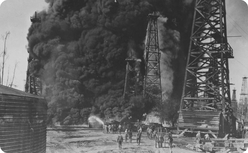 http://reho.st/www.santafesprings.org/images/Oil%20derrick%20fire.jpg