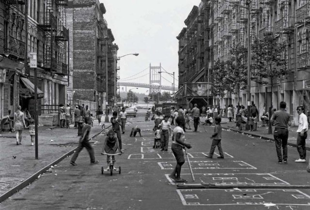 http://reho.st/www.taschen.com/media/images/640/page_fo_new_york_04_1003021623_id_342514.jpg