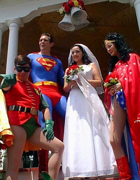 http://reho.st/www.weddingpaperdivas.com/images/geek-wedding-10.jpg