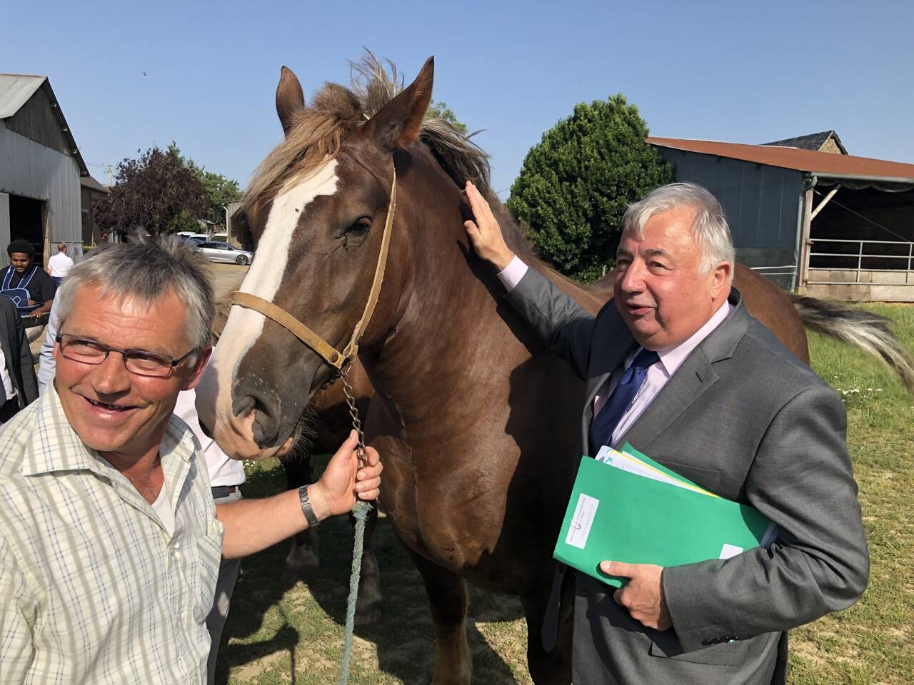 https://reho.st/https://media.ouest-france.fr/v1/pictures/fe4975dc79b8cc48f6d0f573780e674c-video-le-cheval-de-trait-breton-tres-apprecie-dans-les-assiettes-au-japon.jpg?width=1260&height=712&focuspoint=50%2C31&cropresize=1&client_id=cmsfront&sign=68a6715400a9841bd555a85c7c9793b3695f18a597b916224940494a928c0972