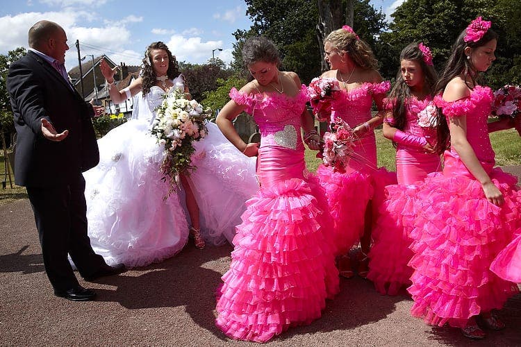 https://reho.st/https://www.tuxboard.com/photos/2019/03/photo-de-dr%C3%B4les-de-robes-de-demoiselles-dhonneur-2.jpg