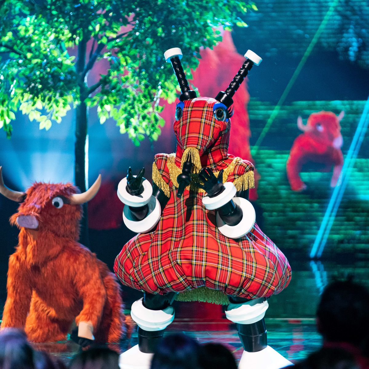 https://reho.st/i2-prod.dailyrecord.co.uk/incoming/article25820590.ece/ALTERNATES/s1200c/0_the_masked_singer_sr3_ep2_30.jpg