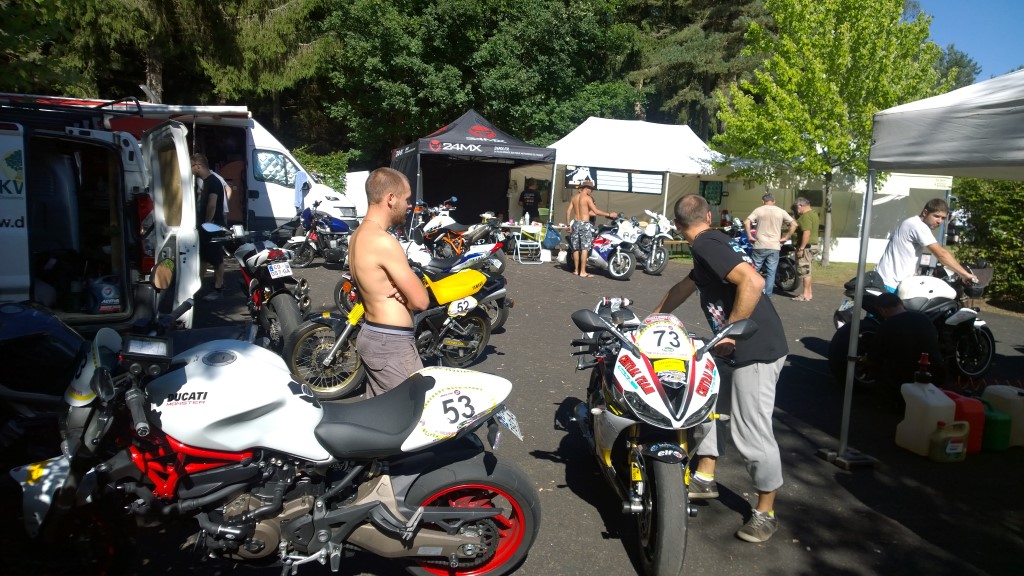 https://reho.st/xpay.free.fr/CRs/Volcans%202015/parc.jpg